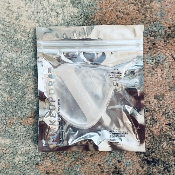 THE MAKEUP DROP || Original Silicone Beauty Applicator 💓NWT💓 - Picture 4 of 6